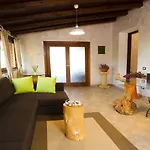 Lekythos Frühstückspension 4*