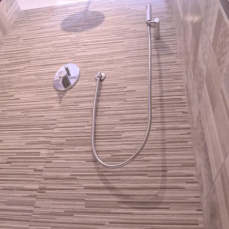 Bed & Breakfast Lekythos