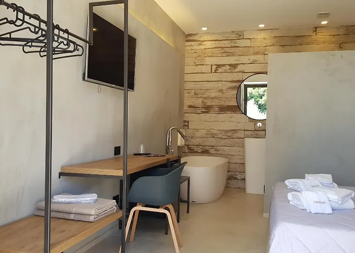 לינה וארוחת בוקר Lekythos