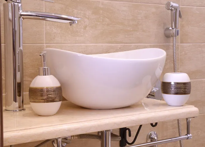 לינה וארוחת בוקר Lekythos 4*