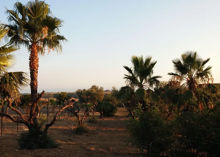 לינה וארוחת בוקר Lekythos 4*