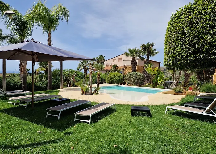 לינה וארוחת בוקר Lekythos 4*