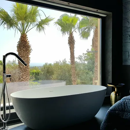 Bed & Breakfast Lekythos 4*