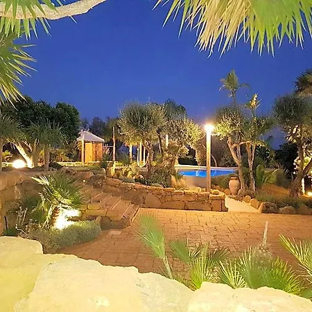 Lekythos Couette-café 4*